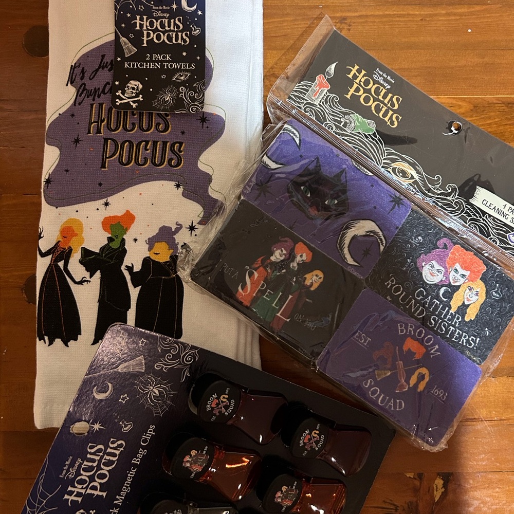 Disney Hocus Pocus kitchen set Sanderson Sisters